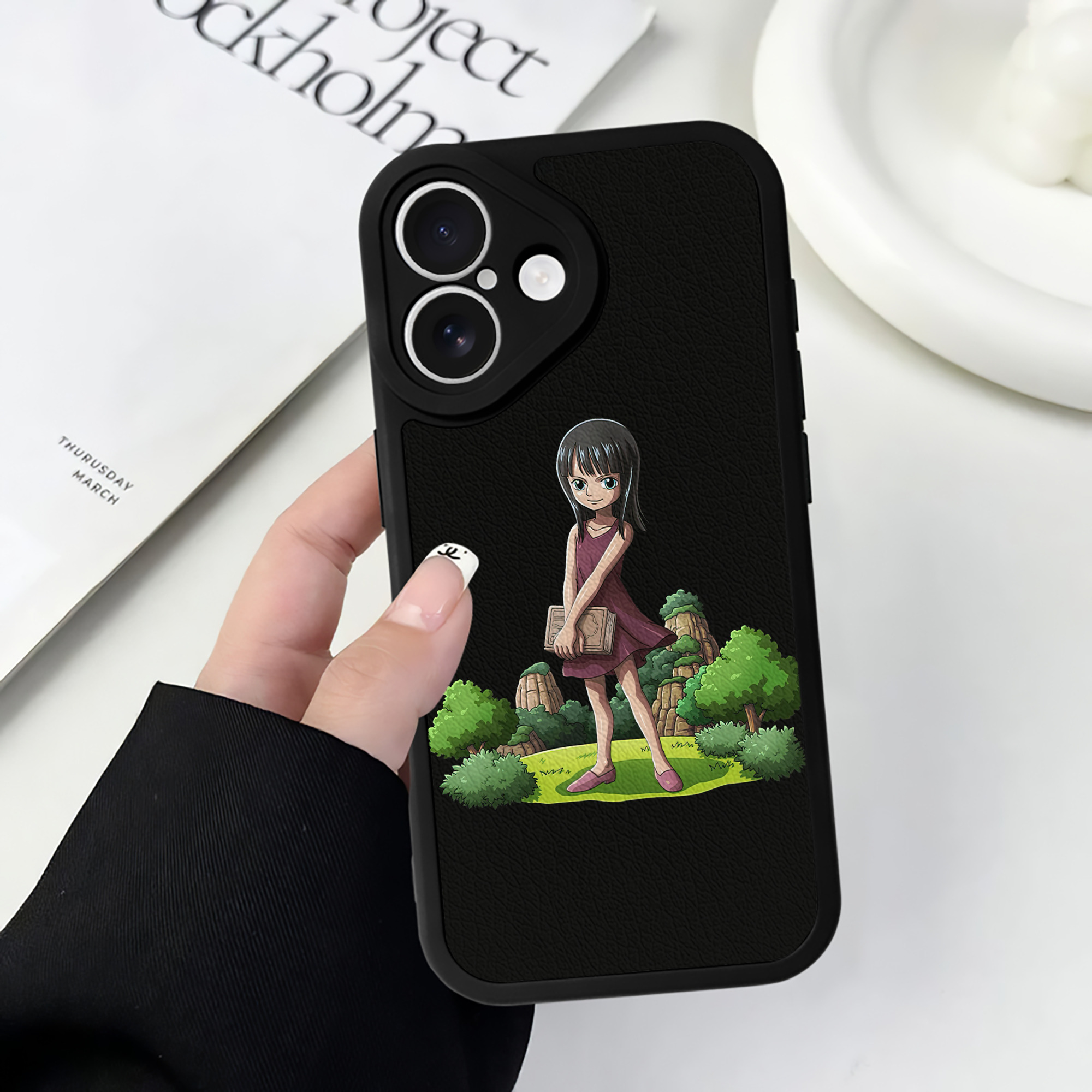 （画像用） ワンピース ニコ・ロビン ONE PIECE Nico Robin 【iPhone 16シリーズ対応】シリコンスマホケース（レザー調） 材質：シリコン